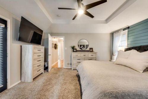 2046 Greenstone Trl, Carrollton TX 75010-4140 exterior