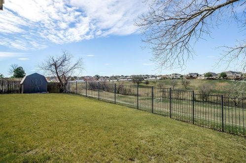 8017 Cripple Crk Dr, Fort Worth TX  76179-2527 exterior