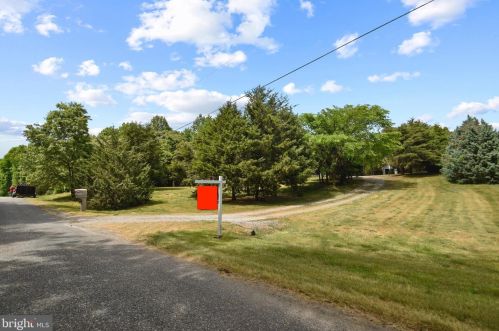 2403 Valentine Dr, Bumpass, VA 23024-9323