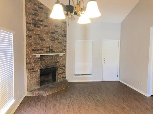 914 Schulze Dr, Irving, TX 75060-2848