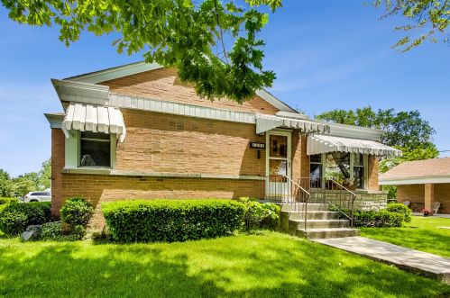 8351 Oleander Ave, Niles IL  60714-2551 exterior