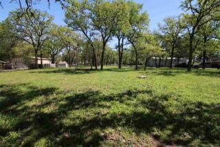 153 Park Ln, Levi, TX 76655-9647