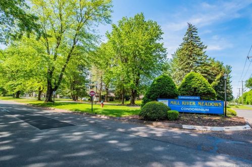 44 Candlewood Dr, Wapping CT  06074-2610 exterior