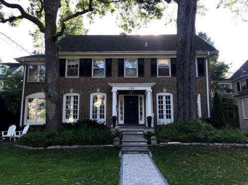 792 Walden Rd, Northfield, IL 60093-1836