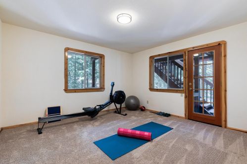 13552 Pathway Ave, Truckee CA  96161-6219 exterior