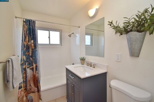 1061 Oak Grove Rd, Concord CA  94518-3129 exterior