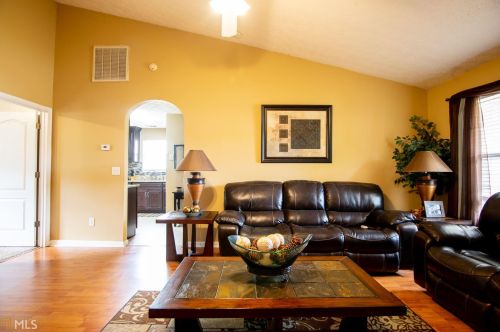 6063 Creekview, Rex GA 30273 exterior