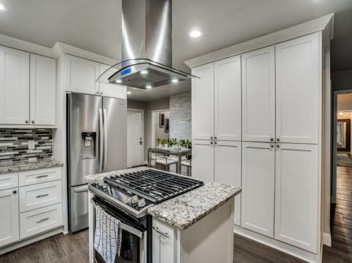 3225 Chapel Downs Dr, Dallas TX  75229-5834 exterior