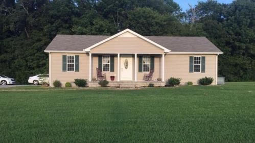 138 Leigh Anna Cir, Lafayette, TN 37083-3371