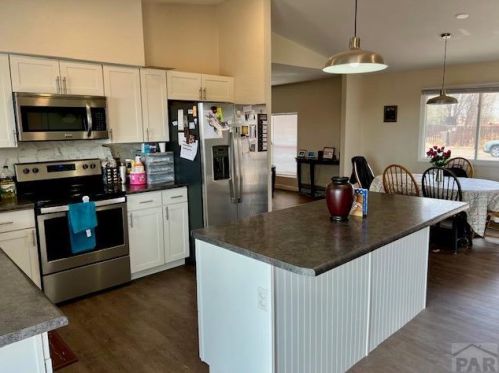 484 Clarion Dr, Pueblo CO  81007-2317 exterior