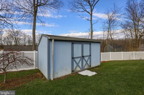 15 Rosewood Dr, Lancaster PA  17603-9329 exterior