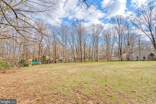 9919 Coffer Woods Rd, Springfield VA  22015-2903 exterior