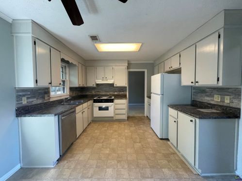 112 Countrywood Trl, Warner Robins GA  31088-6108 exterior