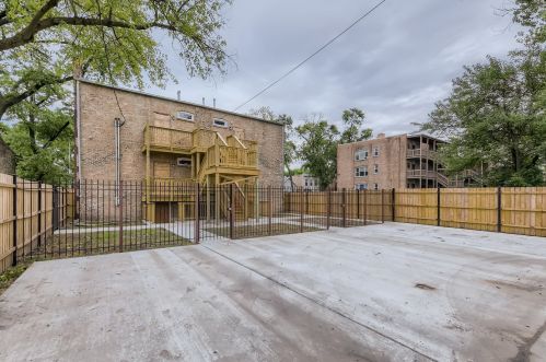 6400 Eberhart Ave, Chicago IL  60637-3325 exterior