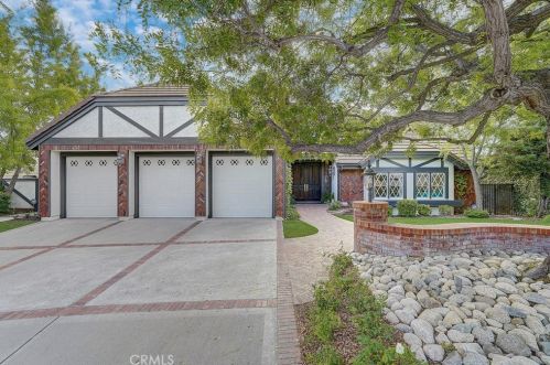 207 Oakland Rd, Glendora, CA 91741-6409