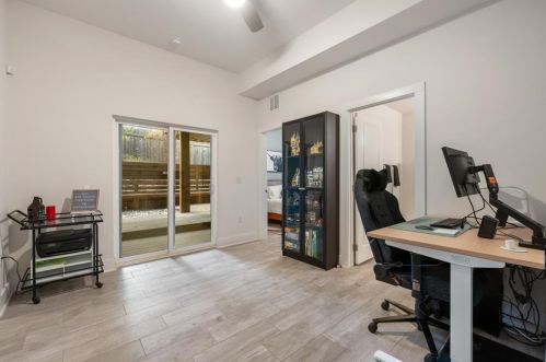 5008 Baker St, Austin TX  78721-1511 exterior