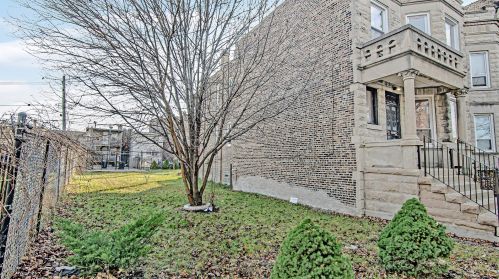 3649 Lexington St, Chicago, IL 60624-3639