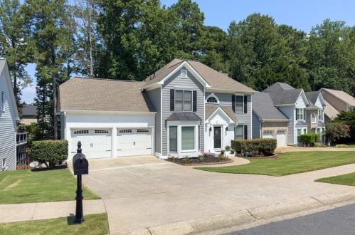 636 Overhill Dr, Holly Springs, GA 30189-2573