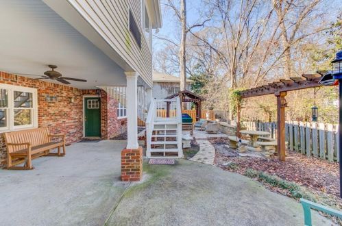 2721 Log Cabin Dr, Atlanta GA  30339-1546 exterior