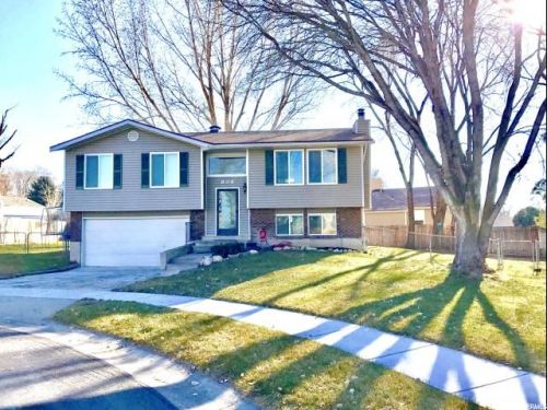 906 Peach Blossom, Sandy UT  84070 exterior