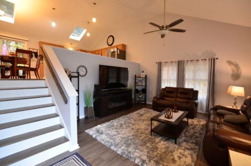 27 Glasgow Cir, Hudson, NH 03051-3758