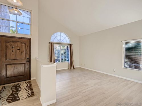 1681 Countryside Dr, Vista, CA 92081-8725