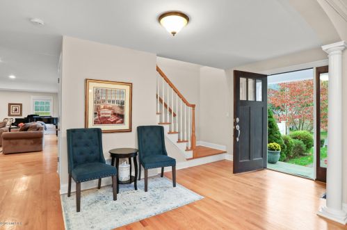 11 Buena Vista Dr, Greenwich, CT 06831-4210