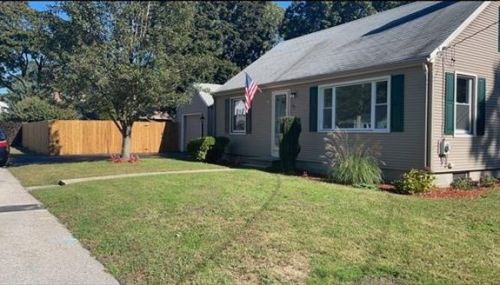 22 Kendall Ln, Warwick, RI 02888-4712