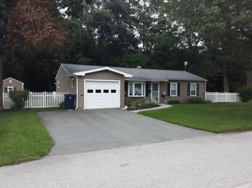 191 Brookside Dr, North Kingstown, RI 02852-2005