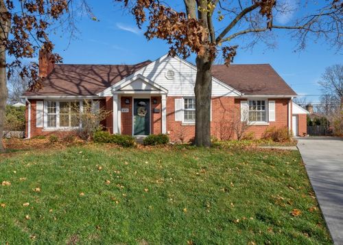 637 Garden Ct, Glenview, IL 60025-4105