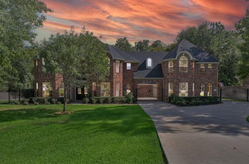 9010 Willow Spg Ln, Conroe TX  77302-3496 exterior