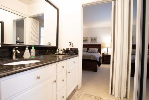 19 Creekwood Sq, Cincinnati OH 45246-3838 exterior