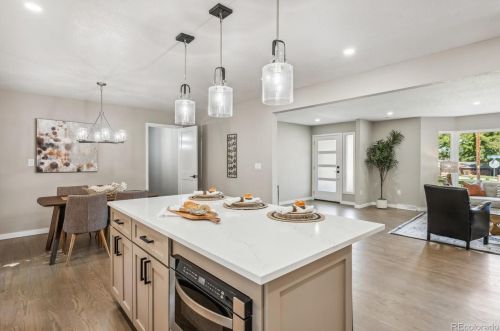 2070 Un Dr, Aurora CO 80015-6600 exterior