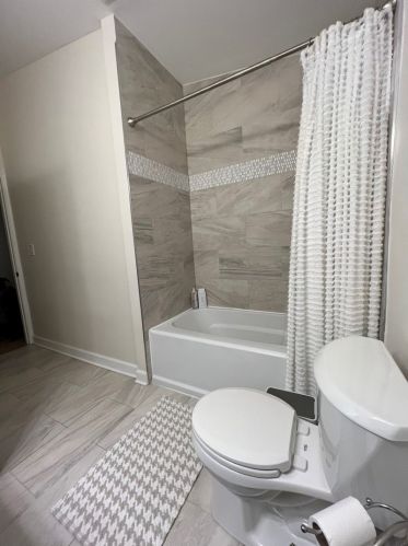 7329 Giddings Ave, Willowbrook IL 60527-6907 exterior