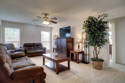 712 Calender Ct, Fort Worth, TX 76131-4234