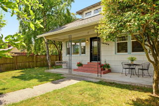 10703 Whitman Ave, Seattle, WA 98133-8825