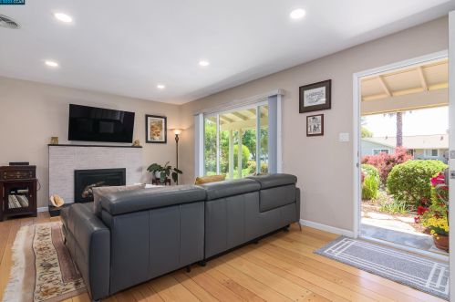 3381 El Monte Dr, Concord CA  94519-2806 exterior