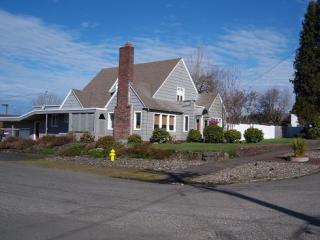 219 2nd St, Whites, WA 98541-9266