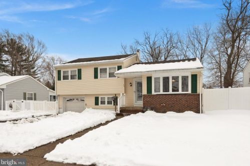 17 Hartman Dr, Trenton, NJ 08690-2011