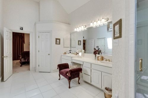 2212 Vly Vw Dr, Cedar Hill TX 75104-6712 exterior