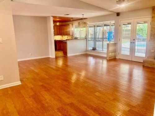 1016 Cripple Creek Dr, Austin TX  78758-5132 exterior