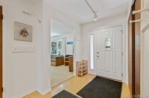 29 Swift Ln, Naperville, IL 60565-1317