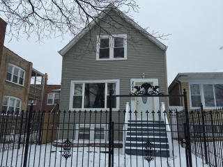 2048 Lavergne Ave, Chicago, IL 60639-3272