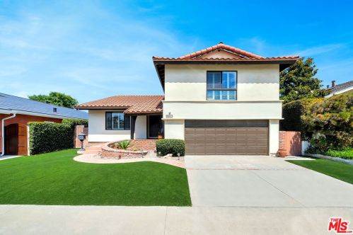 3651 Bluebell St, Seal Beach, CA 90740-2816