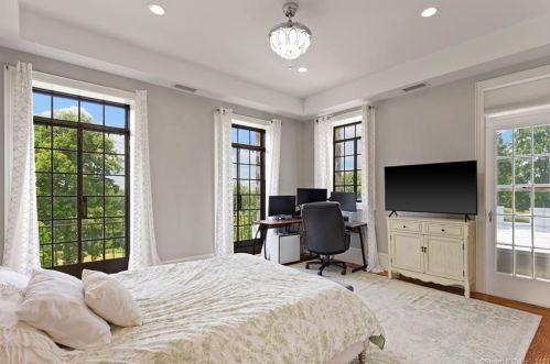 1428 Monroe Tpke, Upper Stepney CT  06468-1443 exterior