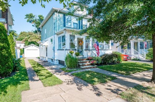 31 Peltier Ave, Metuchen, NJ 08840-2509