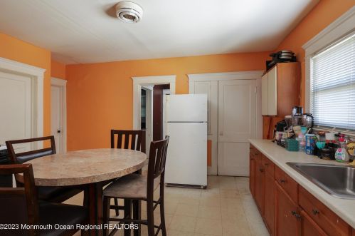 11 Rdg Ave, Tinton Falls NJ 07712-6746 exterior