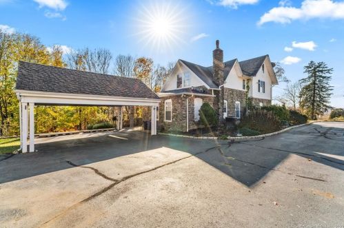 31 Lombardi Dr, Derby, CT 06418-2413