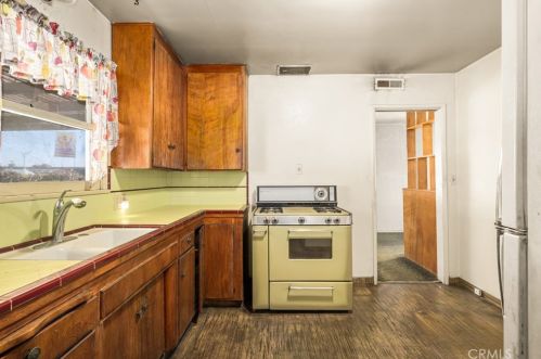 1102 West St, Anaheim CA  92801-2901 exterior