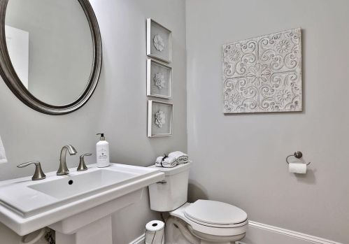 3573 Brookleigh Ln, Atlanta GA  30319-2219 exterior